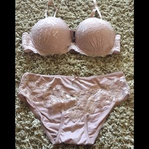 Marilyn Monroe Nude Lace Panties and Bra Set New!